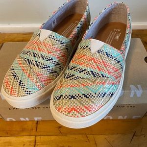 Brand new women’s Tom’s Avalon slip on, size 7.5